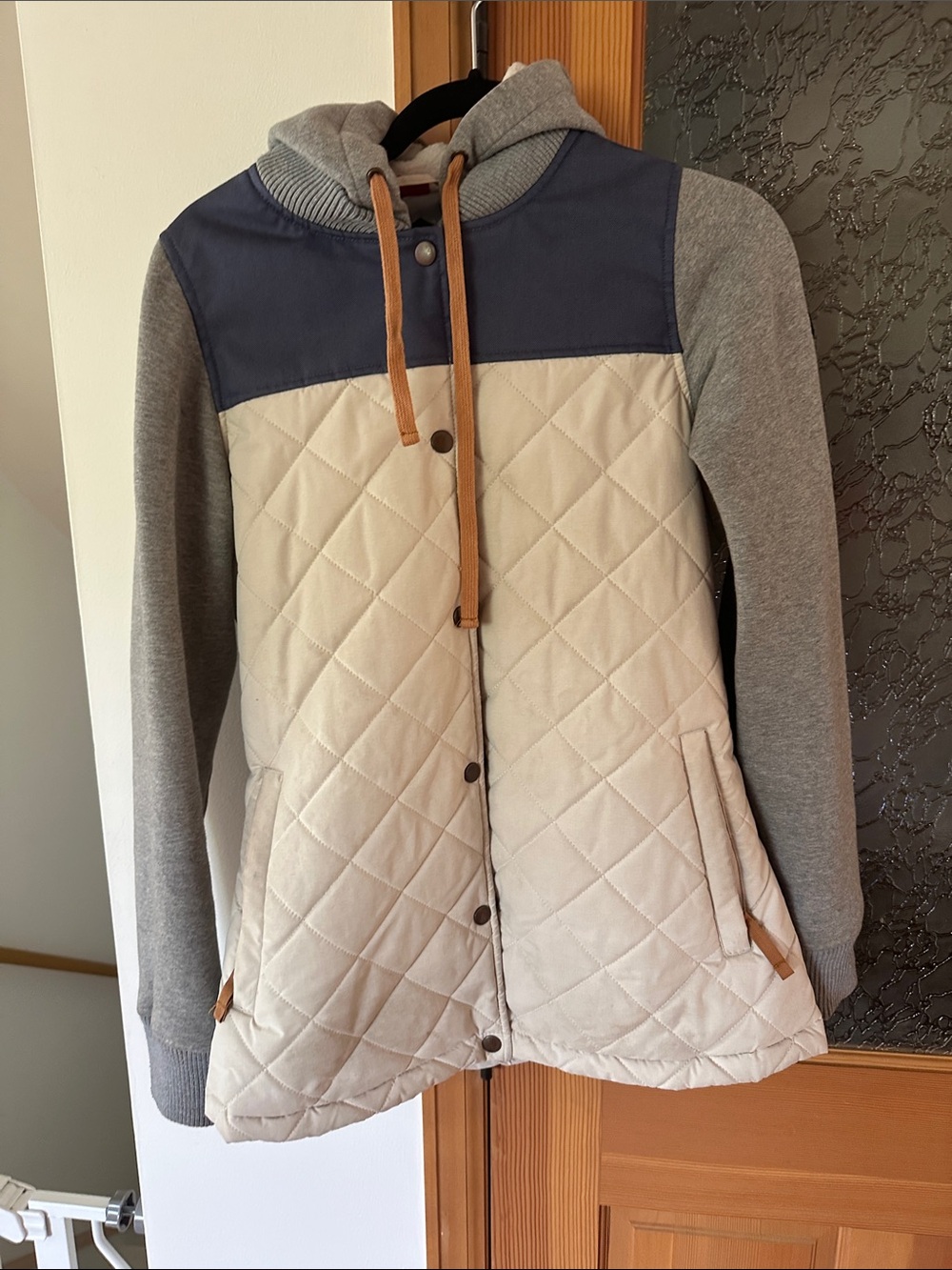 686 Cream Quilted Utility Jacket with Navy Yoke and Gray Sleeves